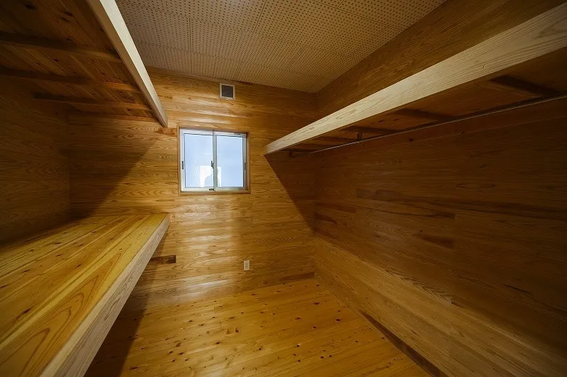 天井以外は全て杉板です