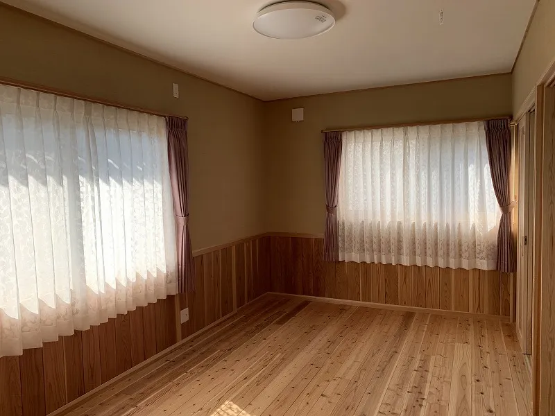 お母様部屋にシラス壁を。勿論、和室もシラス壁