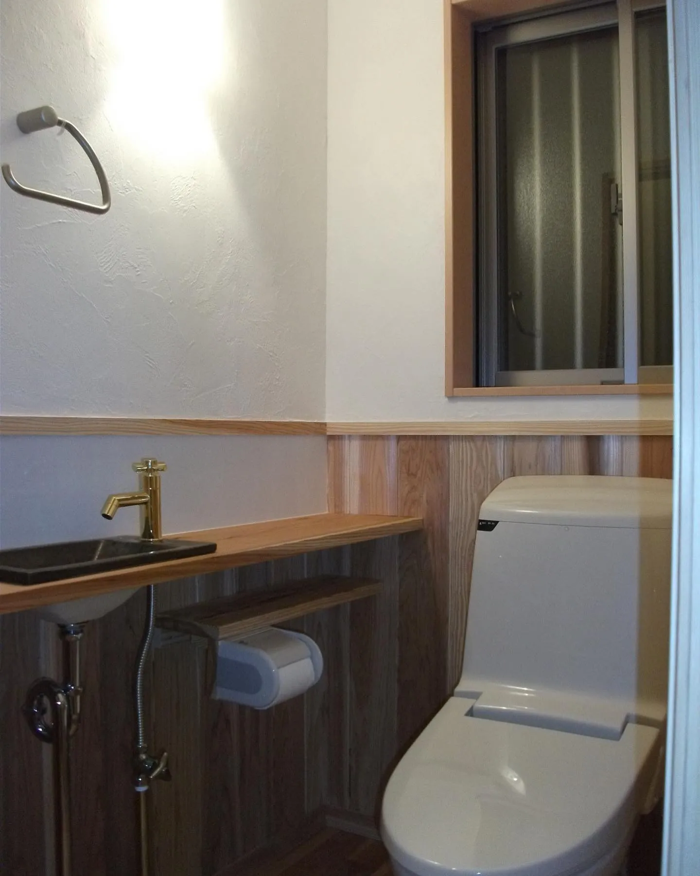 【宇和島市注文住宅】トイレ🚽❗️施工事例　広めのトイレにしま...