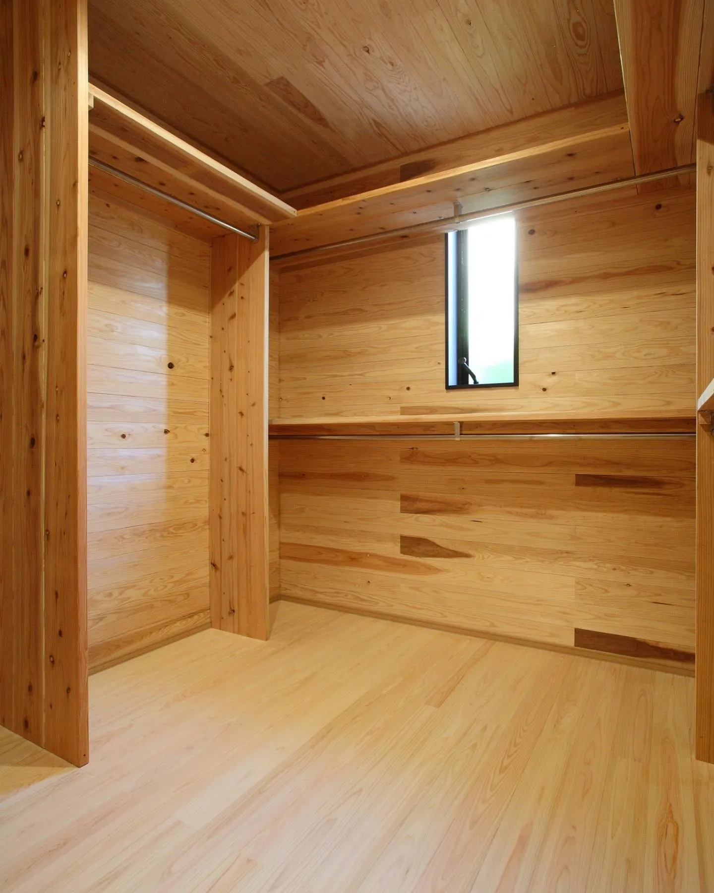 【宇和島市注文住宅】クローゼット　施工事例‼️😊