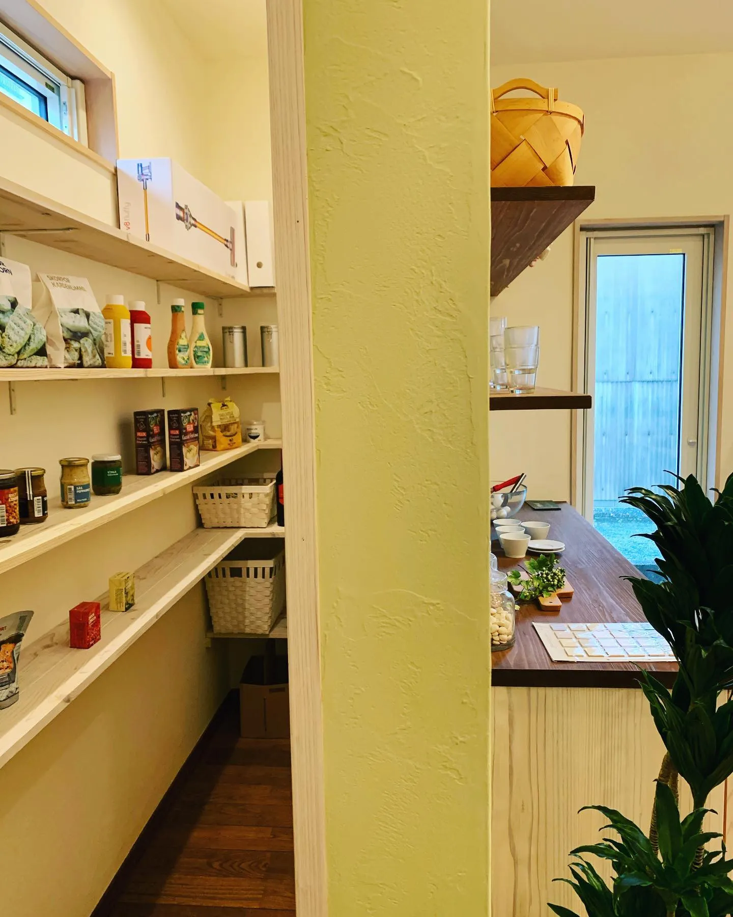 【宇和島市注文住宅】施工事例　パントリーとバック収納‼️👍