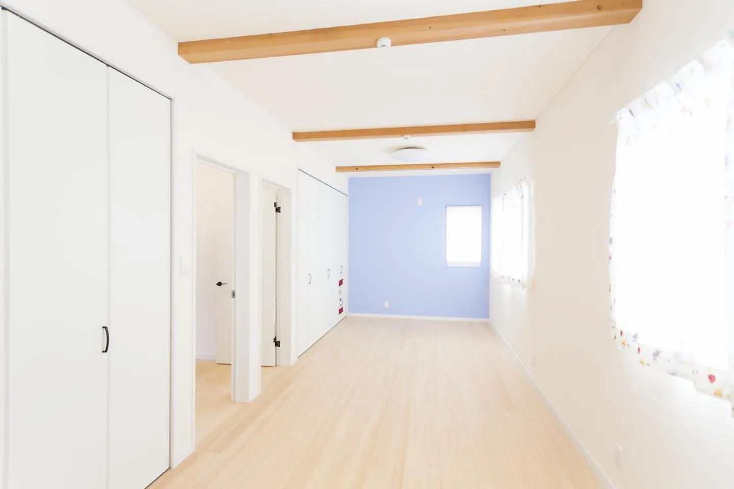 【宇和島市注文住宅】施工事例・明るい子供部屋　二間続きで、子...