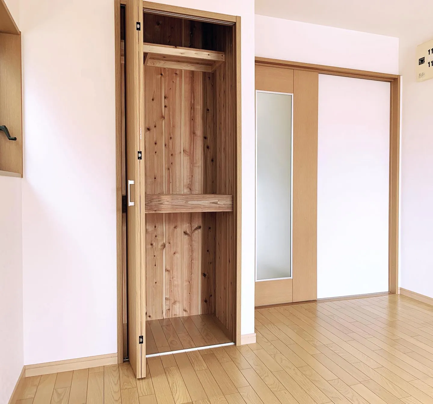 【宇和島市注文住宅】施工事例　リフォーム・押入れ・杉板で全て...