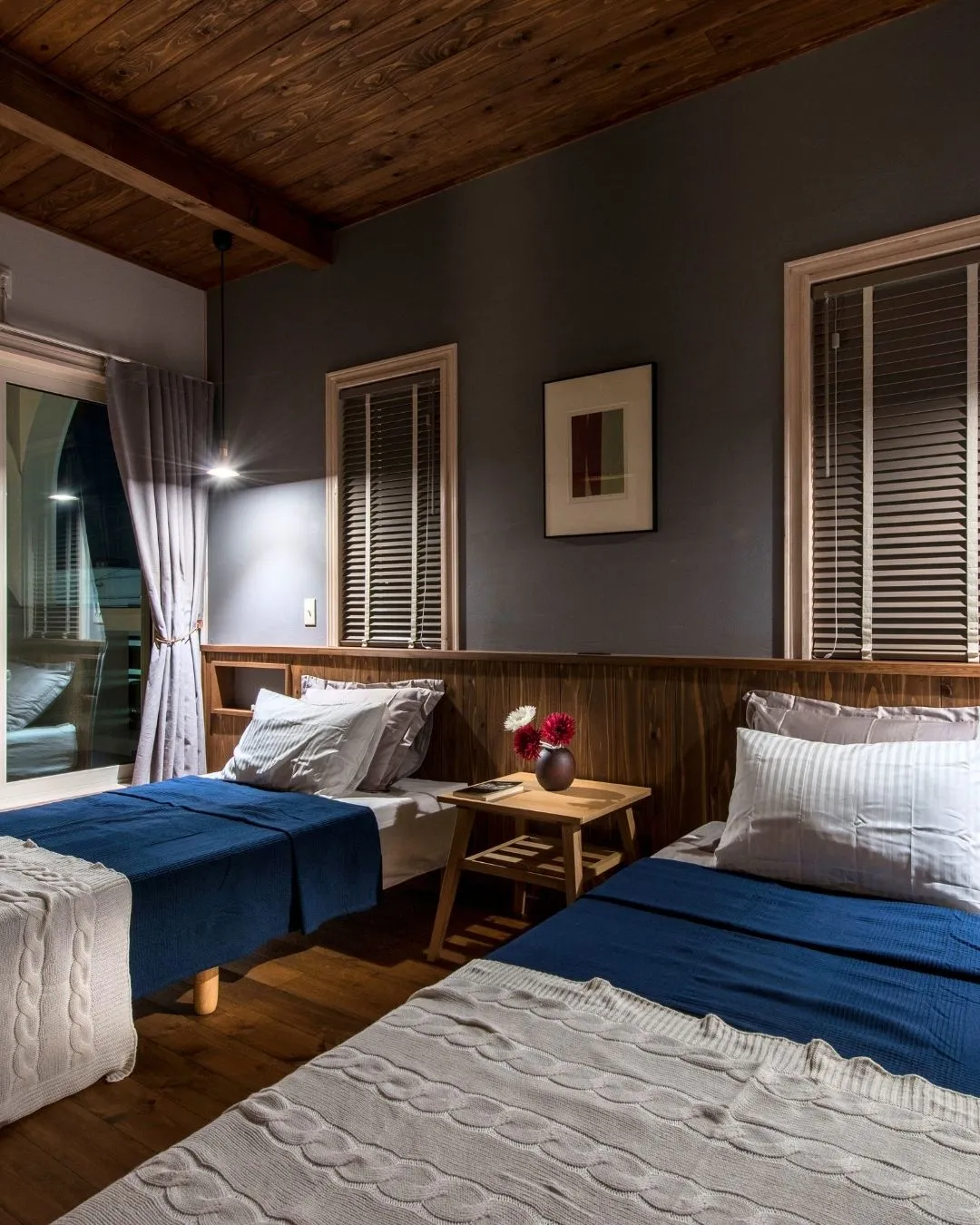 ＼昼と夜で表情が変わる、癒しのベッドルーム🛏☀️🌙／